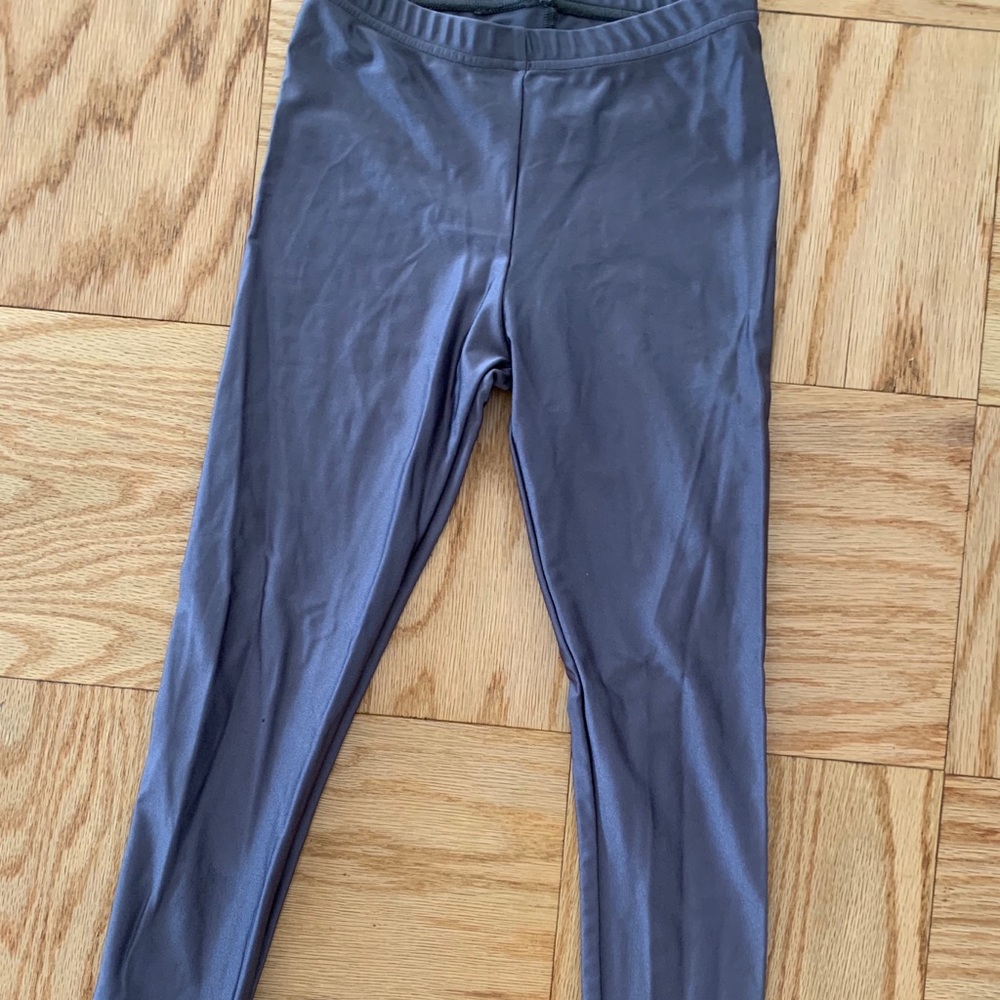 Shiny grey leggings